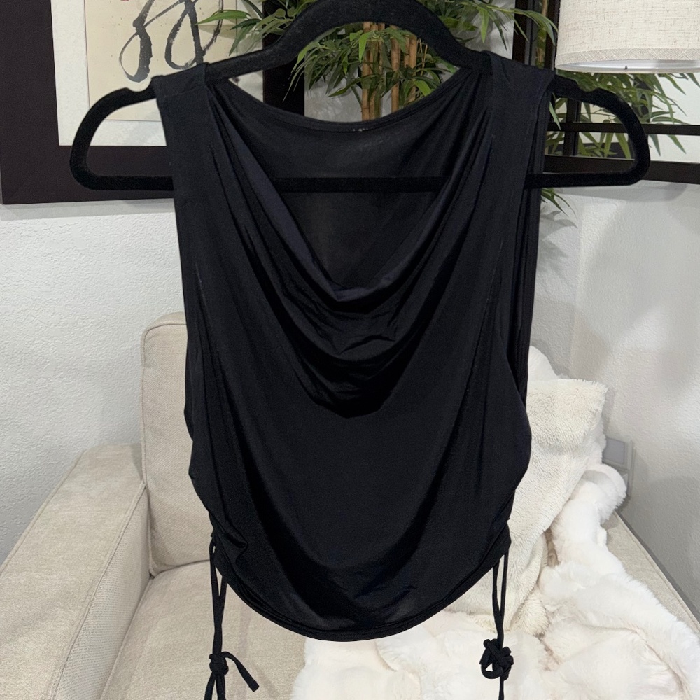 Alo Yoga Stand Out Cropped Tank Ruched Sides, Black, M